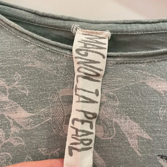 Magnolia Pearl Cat Graphic Tee - Soft Green - Picture 7 of 7